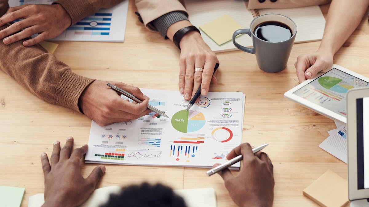 Team analysiert Wettbewerber-Websites